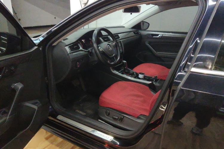 Used Volkswagen Passat 2016 330TSI DSG Luxury Edition
