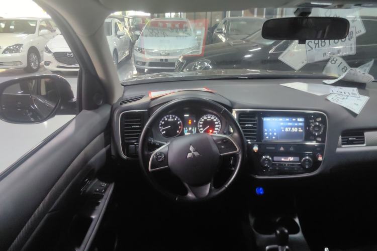 Used Mitsubishi Outlander 2013 2.4L 4x4 Luxury Navigation Edition 5 Seats
