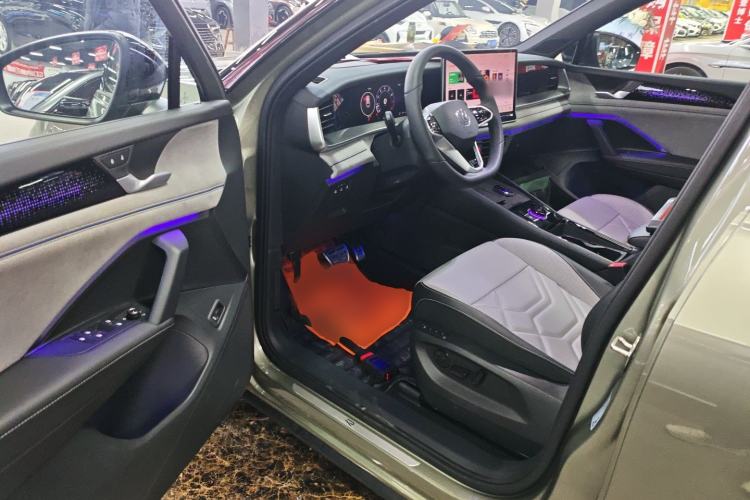 Used Volkswagen Tayron 2025 Tiguan L 380TSI 4Motion Luxury
