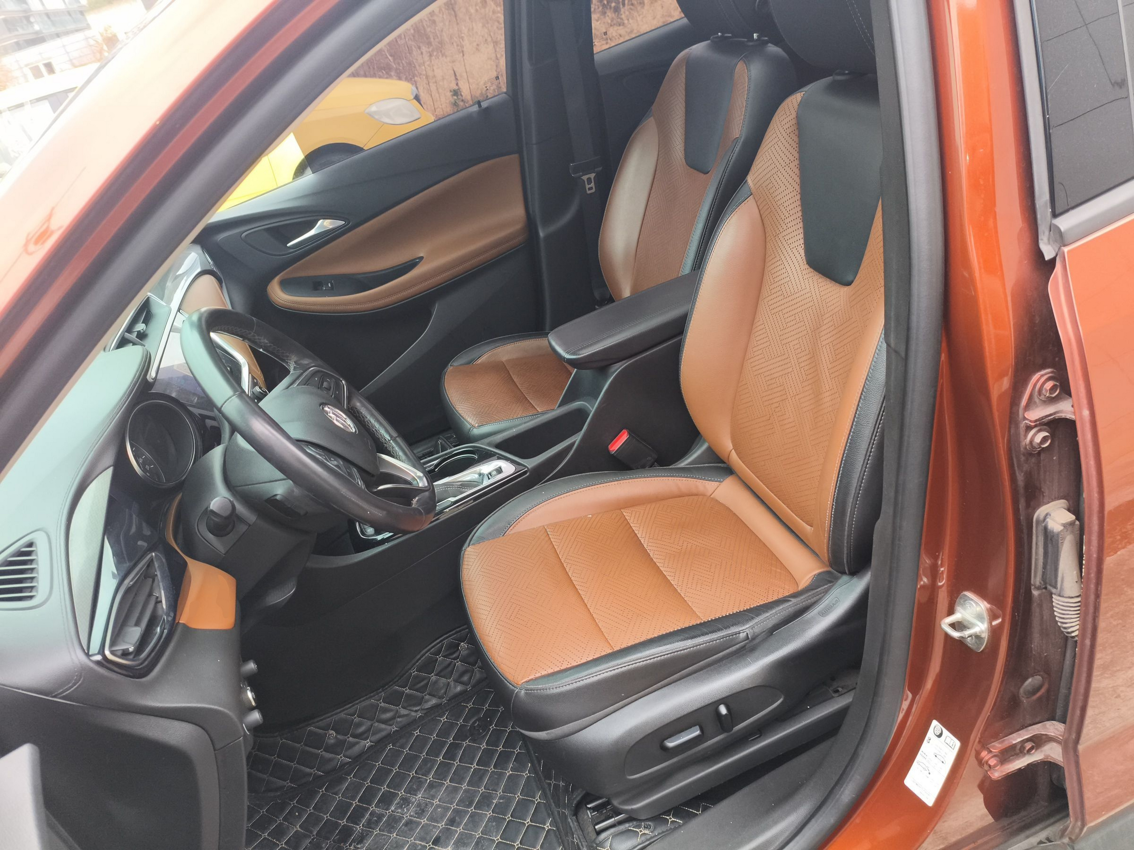 Переднее сиденье в автомобиле