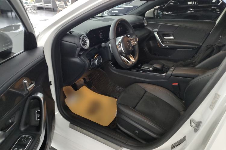Used Mercedes-Benz A-Class 2022 Revised Version A 200 L Sport Sedan Fashionable Style