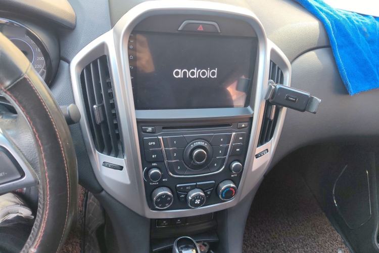 Used JMC Yusheng S350 2013 2.4T Automatic 2WD Diesel Luxury Edition 5 Seats
