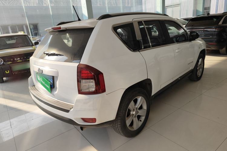 Used  Compass 2015 2.0L two-wheel drive sport version