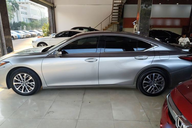 Used Lexus ES 2021 200 Excellence Edition
