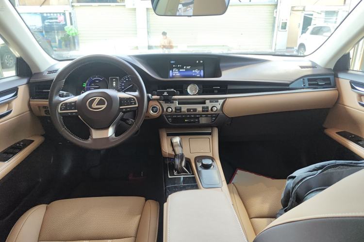 Used Lexus ES 2015 300h Comfort Edition
