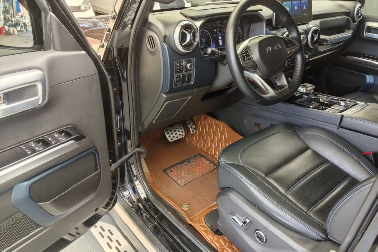 Used  BJ40 2023 2.0T Automatic Four-Wheel Drive Urban Hunter Edition Chivalrous Type
