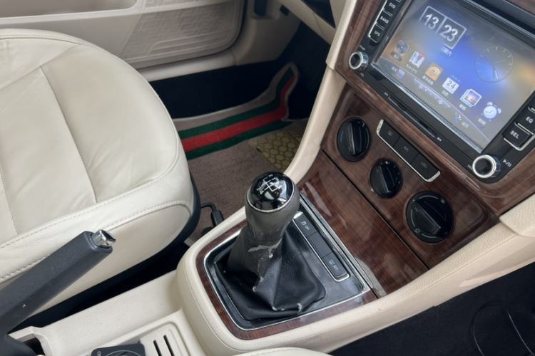 Used Volkswagen Lavida 2013 Restyled Classic 1.6L Manual Comfort Edition