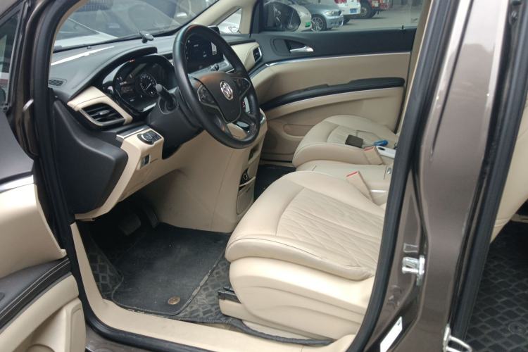 Used Buick GL8 2023 Facelifted Land Cruiser Executive Luxury Version
