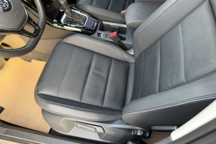 Used Volkswagen T-ROC 2019 280TSI DSG Two-Wheel Drive Comfort Version China VI Standard
