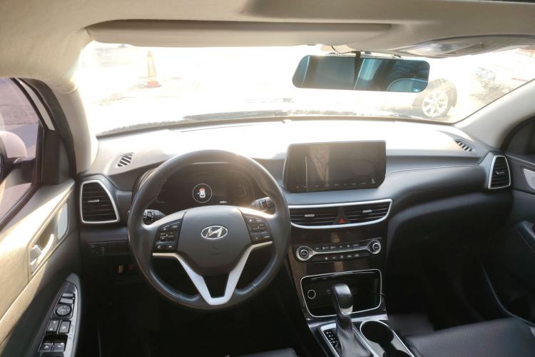Used Hyundai Tucson 2020 280TGDi Two-Wheel-Drive GLS Fashion Edition China VI Standard
