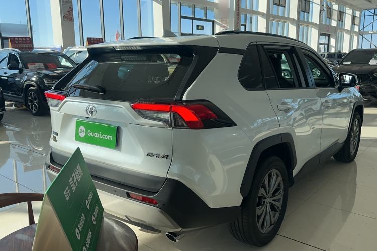 Used Toyota RAV4 2023 2.0L CVT Two-Wheel Drive 20th Anniversary Platinum Edition
