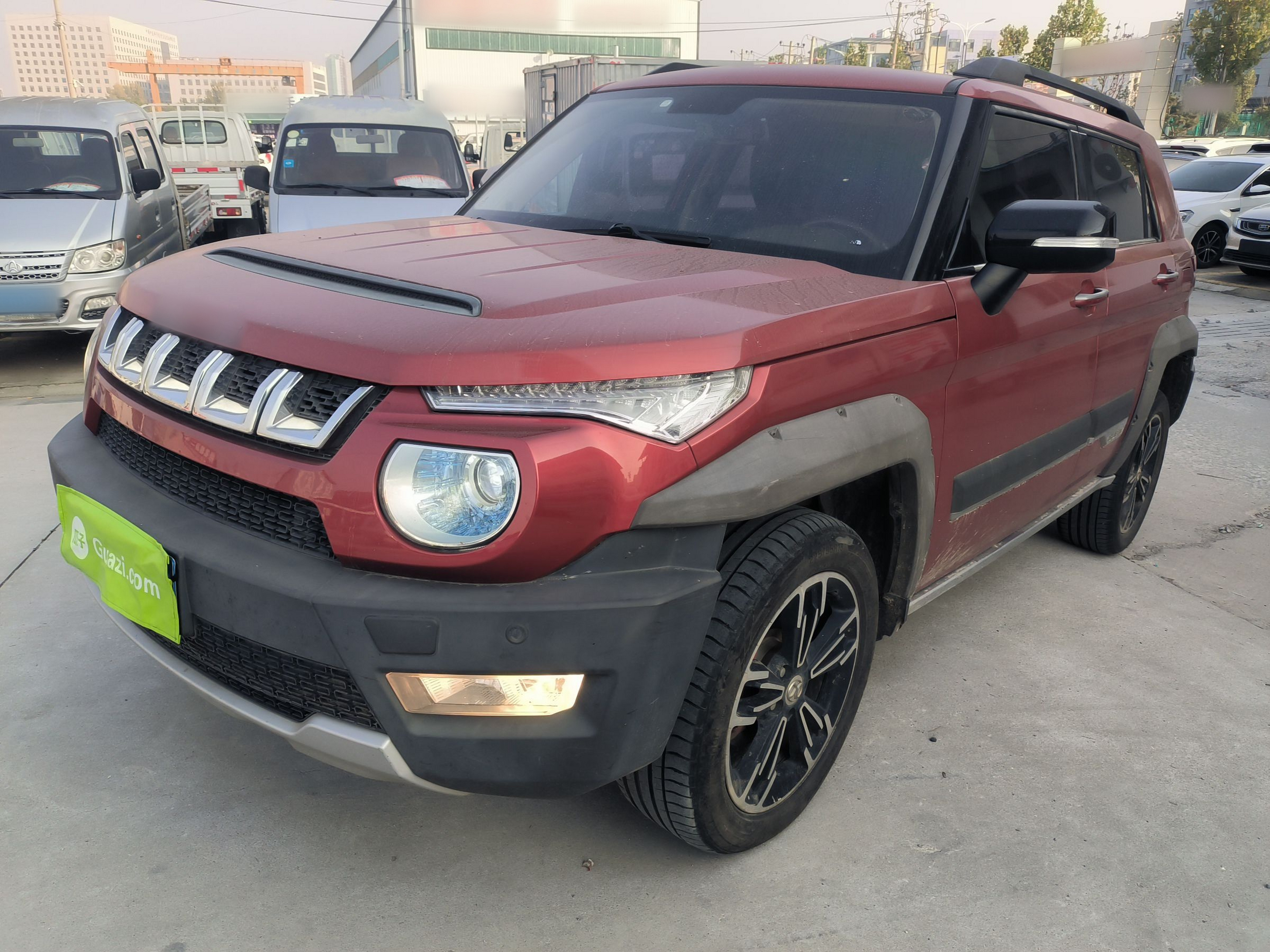 تحت مقدمة السيارة