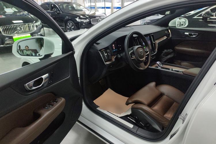 Used Volvo S60 2024 B4 Zhiyuan Luxury Edition
