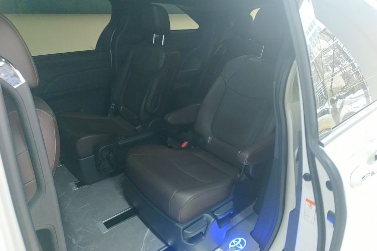 Used Toyota Granvia 2024 2.5L Hybrid Prestige PLUS Four-Wheel Drive Version