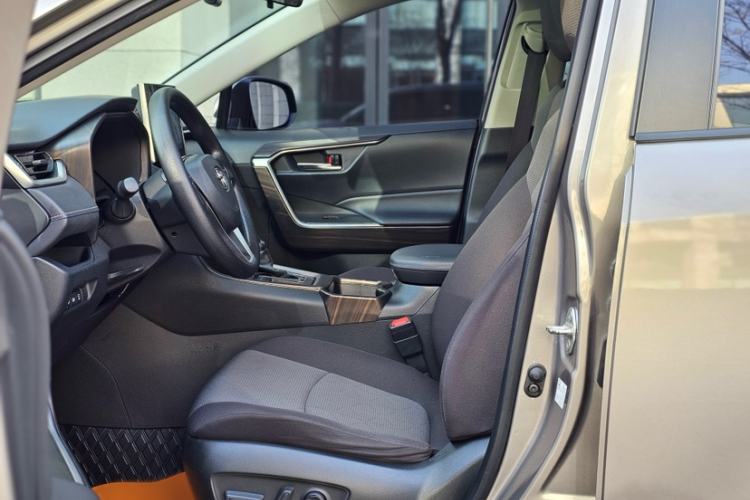 Used Toyota RAV4 2021 2.0L CVT Two-Wheel Drive Fashion Edition
