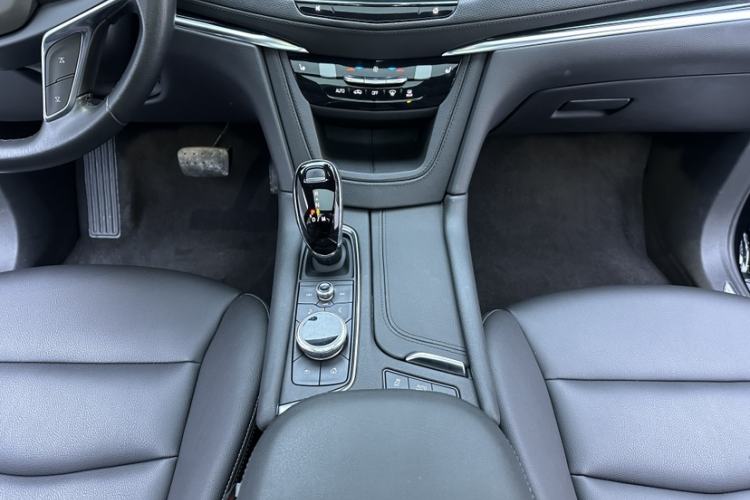 Used Cadillac XT5 2022 2.0T Two-Wheel Drive Luxury Version
