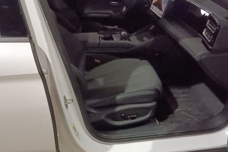 Used BYD Qin L 2025 DM-i Smart Drive 120KM Superior Model
