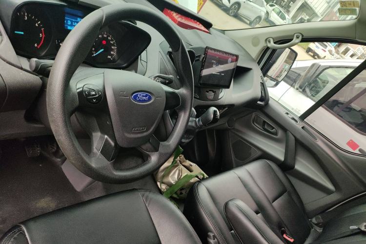Used Ford Transit 2019 2.0T Diesel Multi-Purpose Commercial Vehicle Short Wheelbase Low Roof 6-Seater China VI Standard
