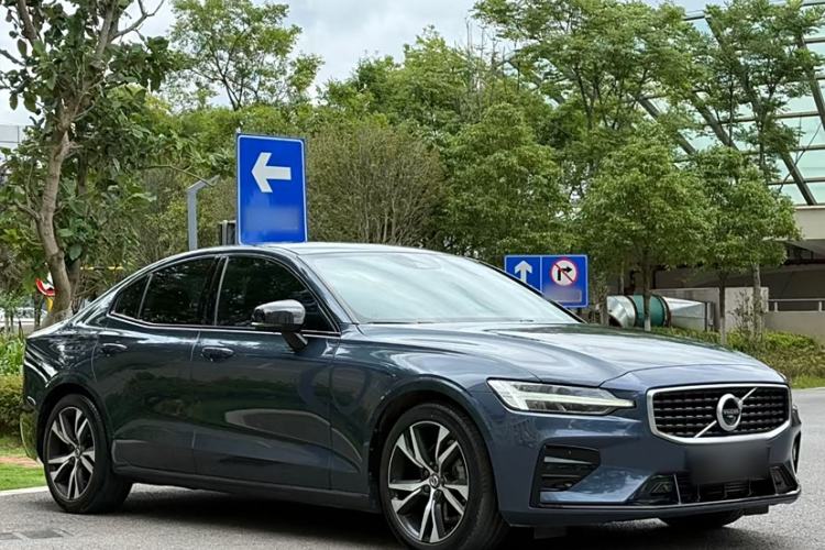 Used Volvo S60 2020 T4 Zhiyuan Sport Edition
