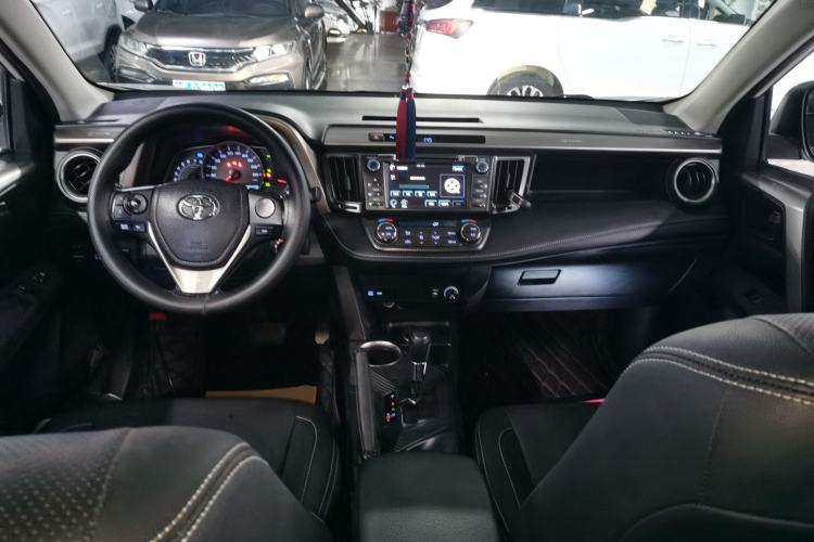 Used Toyota RAV4 2015 2.0L CVT Two-Wheel Drive Fashion Edition
