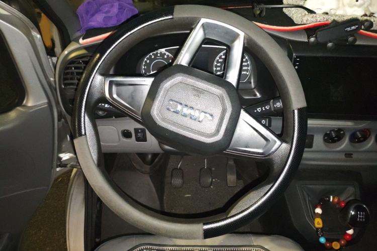 Used JMC Transit 2019 2.8T Commercial Version Short Wheelbase Mid-Roof 6-Seater China VI JX493