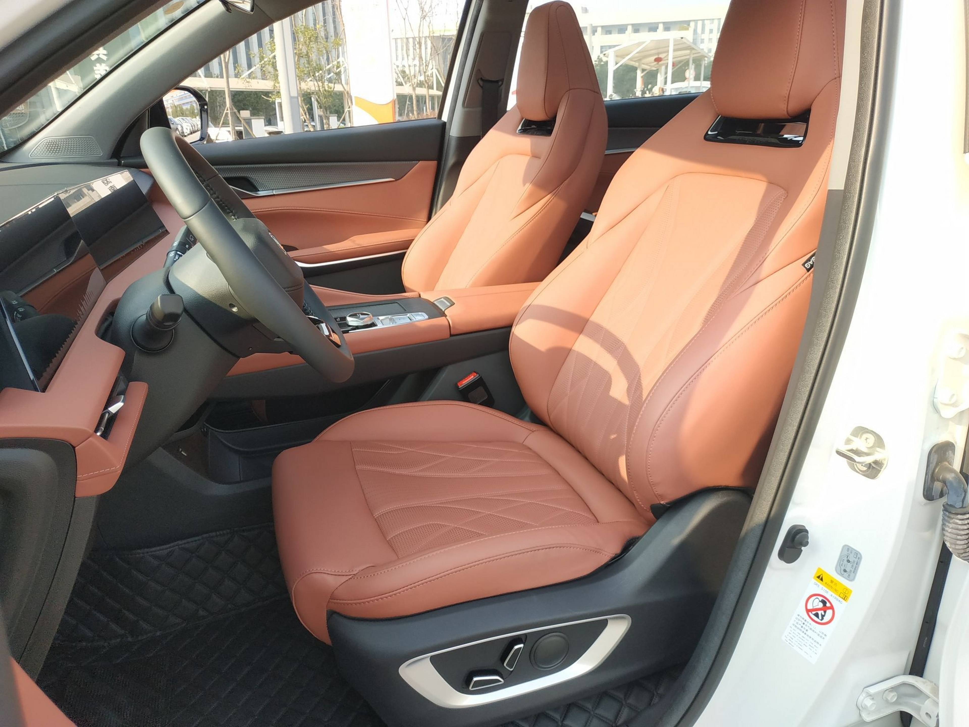 Переднее сиденье в автомобиле