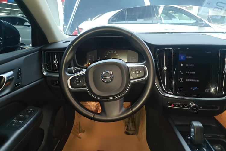 Used Volvo S60 2022 B4 Zhiyi Luxury Edition
