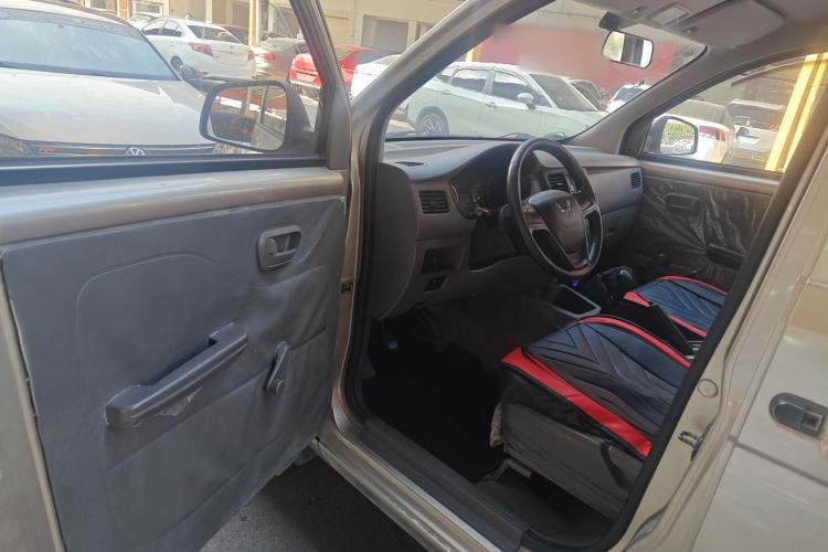 Used Wuling Rongguang V 2016 1.5L Practical Version Non-Power-Assisted
