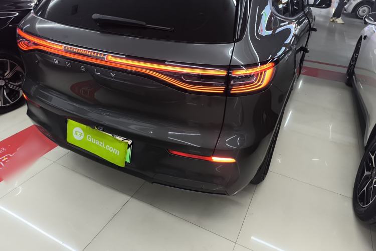 Used  E5 2024 440km Launch Edition
