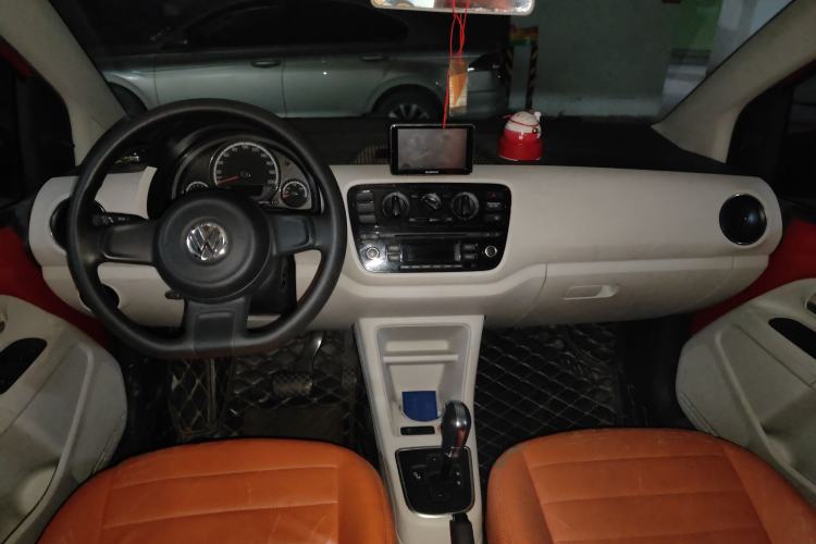 Used Volkswagen up! 2015 1.0L move up!