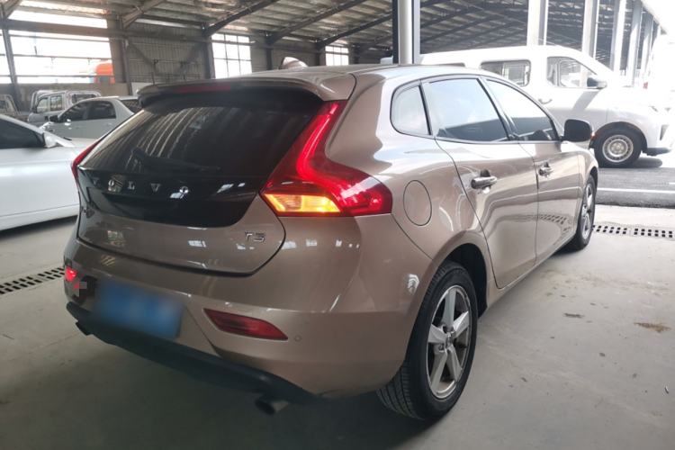 Used Volvo V40 2017 T3 Smart Edition
