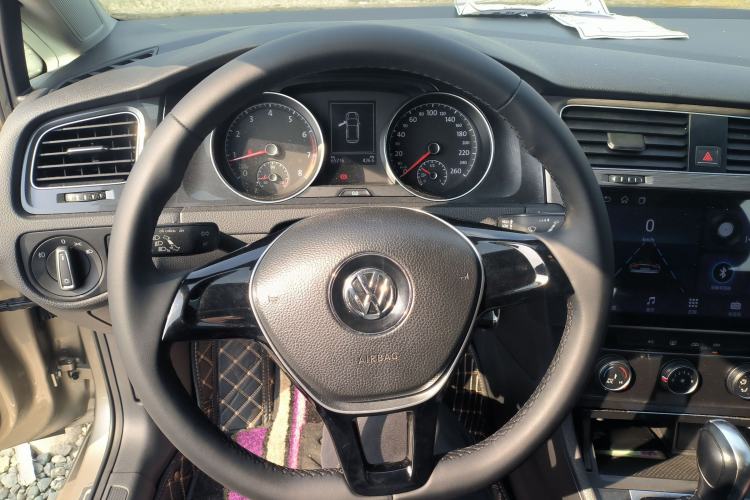 Used Volkswagen Golf 2017 1.6L Automatic Comfort Million-Vehicle Anniversary Edition