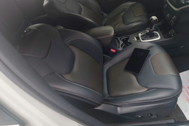 Used  Cherokee 2016 2.4L Leading Edition