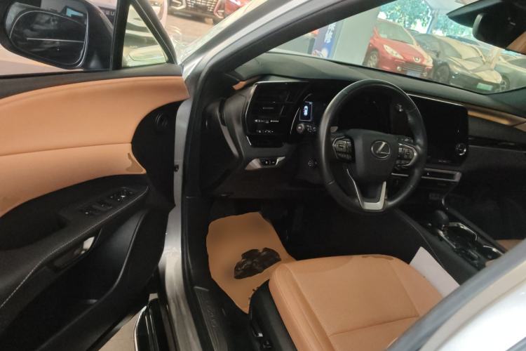 Used Lexus RX 2023 350h Two-Wheel Drive Enjoyment Version
