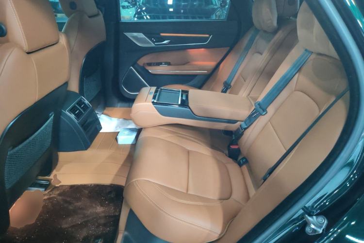 Used Jaguar XFL 2023 XFL 2.0T P250 Two-Wheel-Drive Elite Sport Gold Edition
