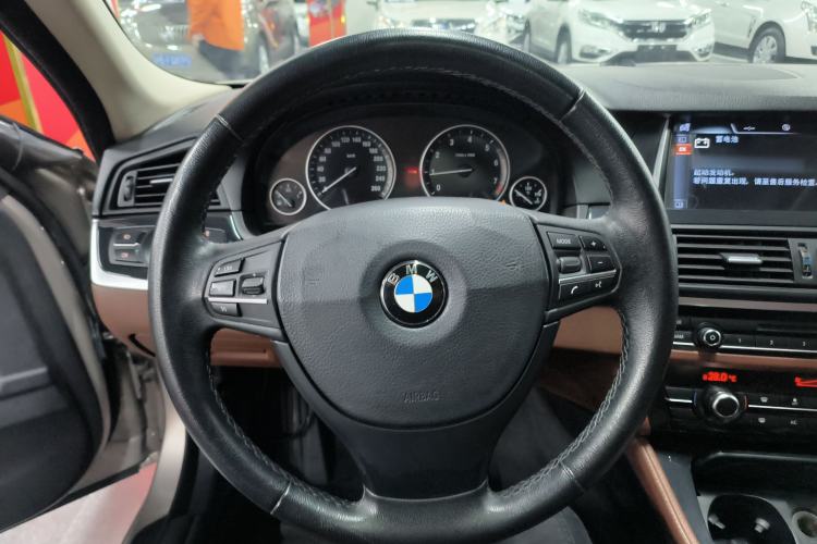 Used BMW 5 Series 2014 520Li Elegant Model
