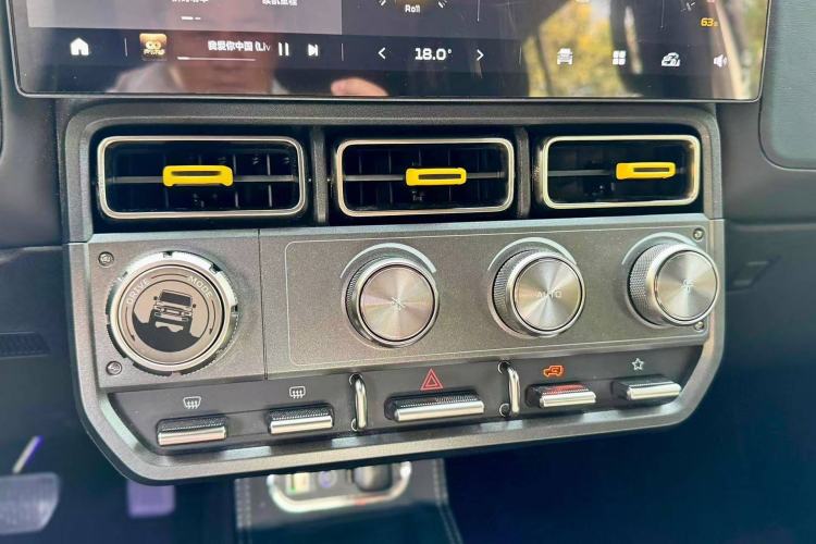 Used  V23 2025 501 Four-Wheel Drive Intelligent Driving Version
