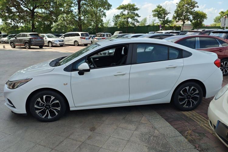 Used Chevrolet Cruze 2018 320 Automatic Pioneer Sunroof Edition
