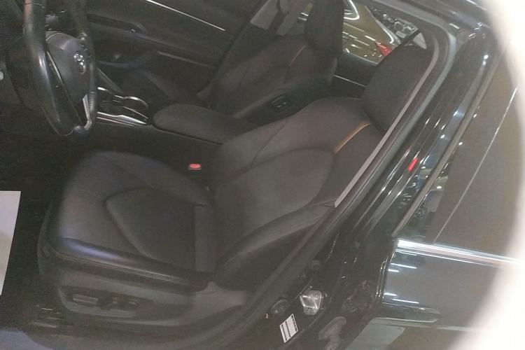 Used Toyota Camry 2021 2.0G Luxury Edition
