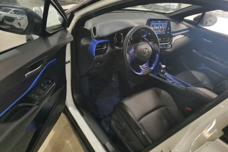 Used Toyota IZOA 2018 2.0L Yichi Version China VI Standard