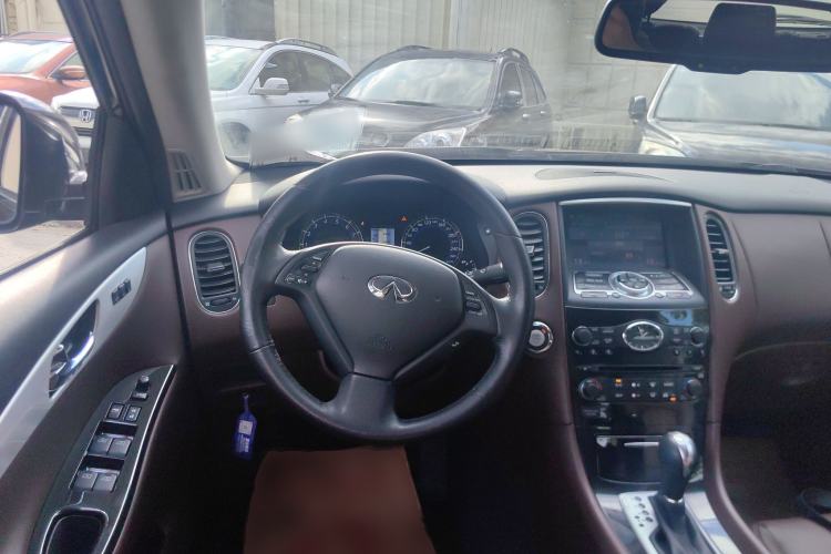 Used Infiniti QX50 2013 2.5L Two-Wheel-Drive Elegant Edition