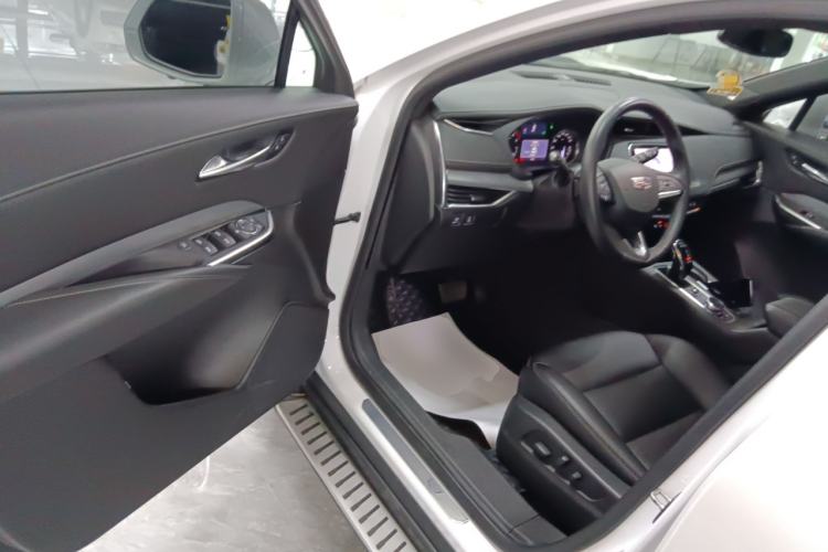 Used Cadillac XT4 2021 28T Two-Wheel Drive Leading Version
