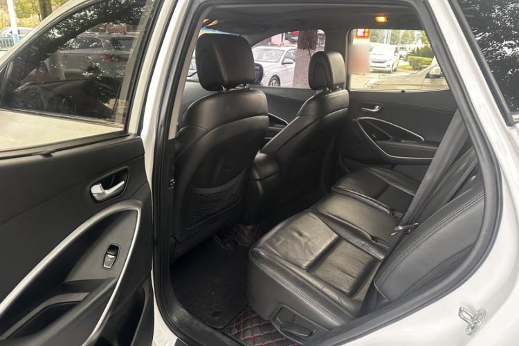 Used Hyundai Santa Fe 2015 2.0T Automatic Two-Wheel Drive Smart Version 5 Seats