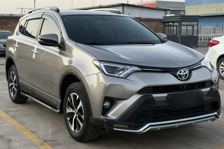 Used Toyota RAV4 2016 2.0L CVT Two-Wheel Drive Fashion Edition China V Standard
