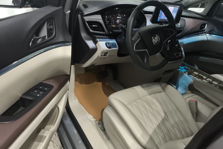 Used Buick GL8 2023 Land Executive Class Comfort Model
