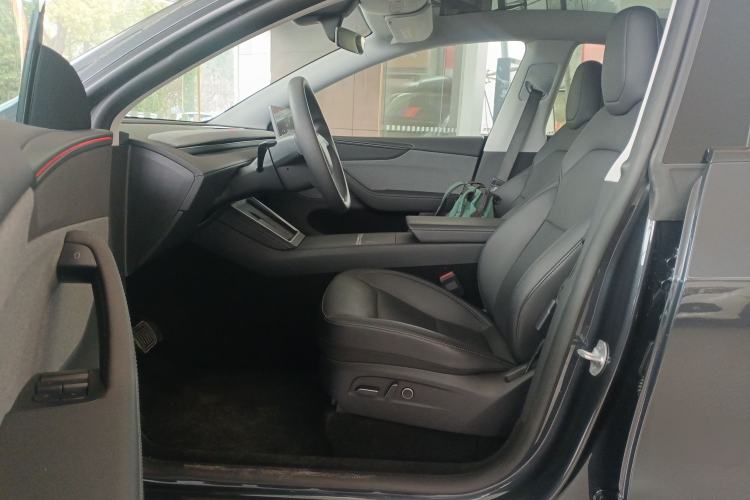 Used Tesla Model Y 2025 Rear-Wheel-Drive Version