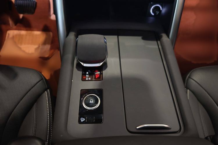 Used Land Rover Discovery 2023 300PS S
