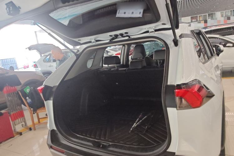 Used Toyota RAV4 2023 2.0L CVT Two-Wheel Drive Fashion Plus Edition
