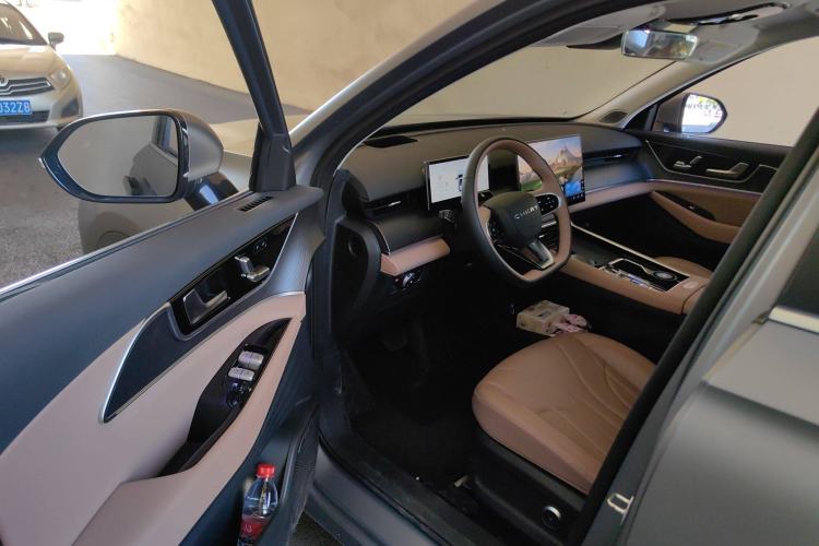 Used Chery Tiggo 8 L 2024 2.0T Two-Wheel Drive Prestige Version 5 Seats
