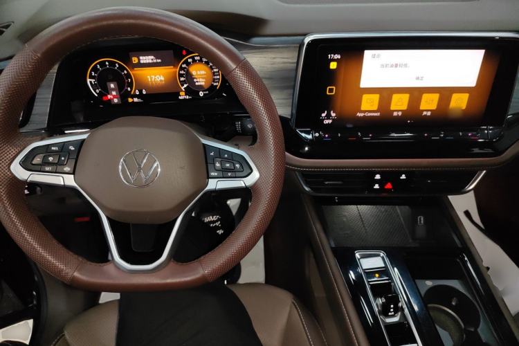 Used Volkswagen Viloran 2023 380TSI Luxury Edition
